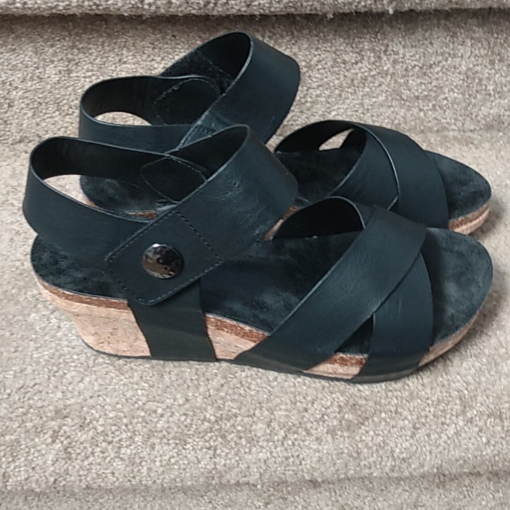 Women's wedge sandals